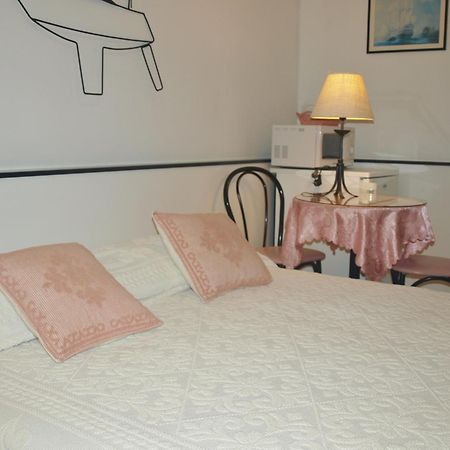 Hotel La Conchiglia La Maddalena  Kamer foto