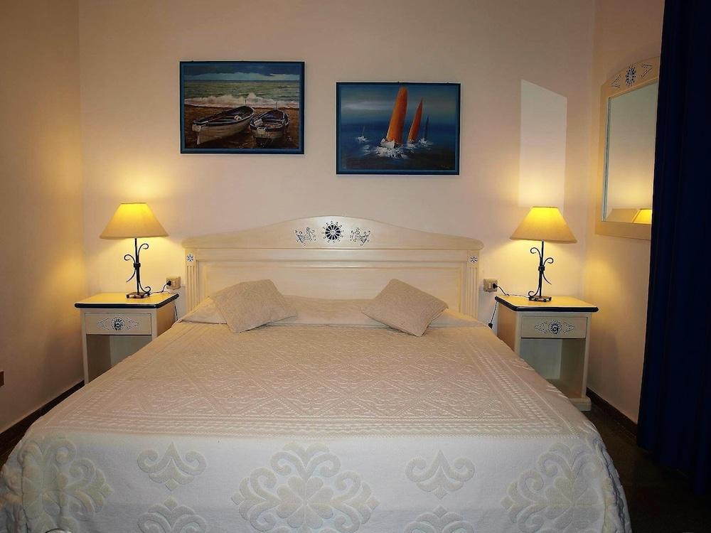 Hotel La Conchiglia La Maddalena  Buitenkant foto
