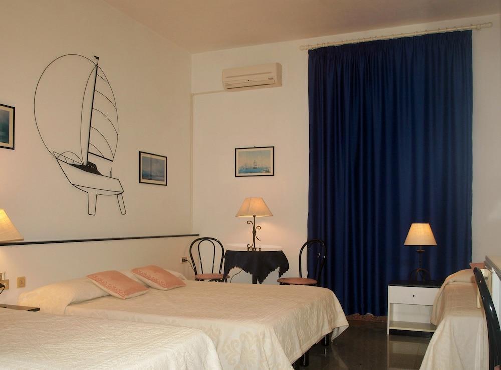 Hotel La Conchiglia La Maddalena  Buitenkant foto