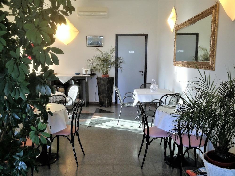 Hotel La Conchiglia La Maddalena  Buitenkant foto