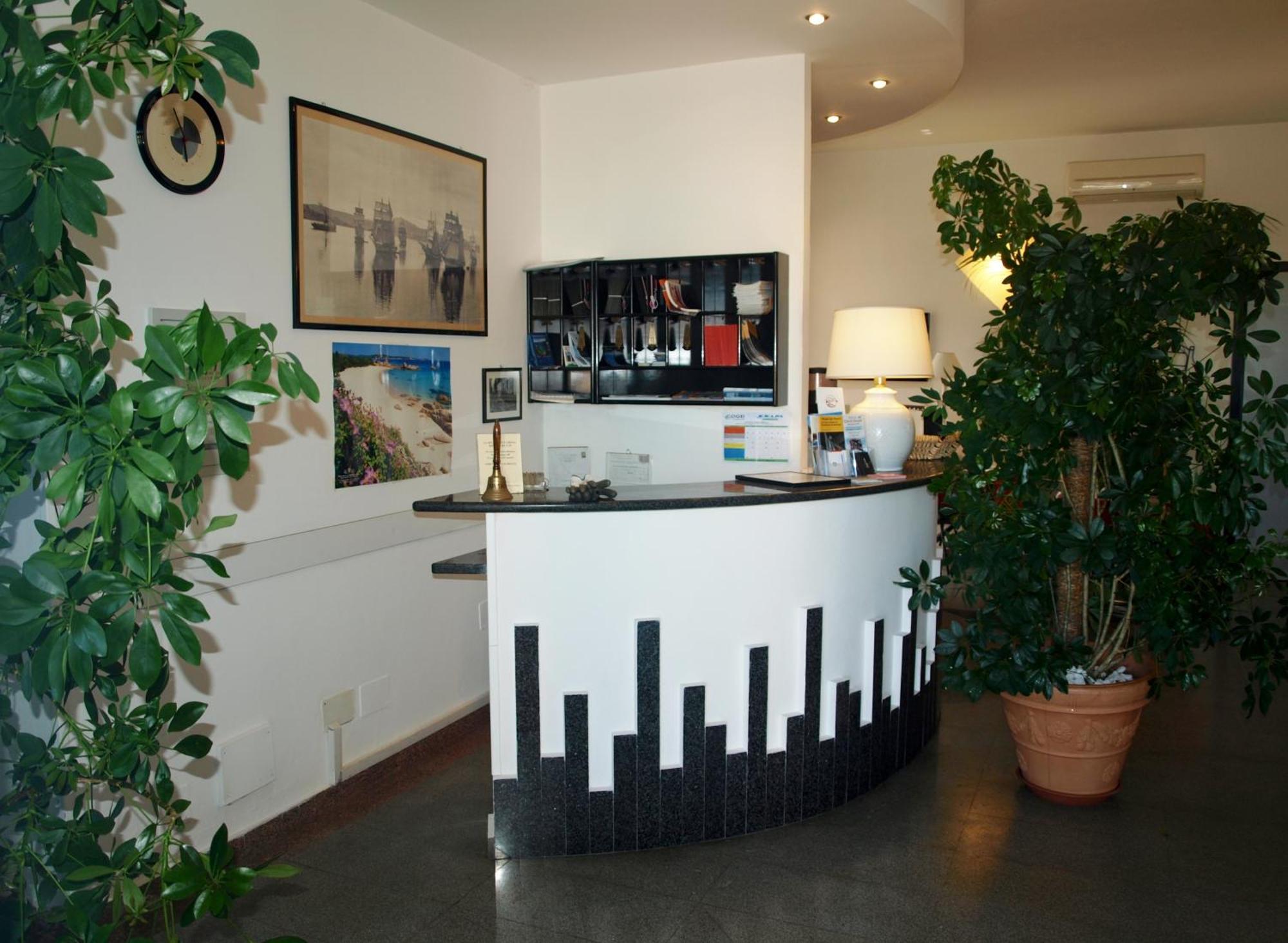 Hotel La Conchiglia La Maddalena  Buitenkant foto